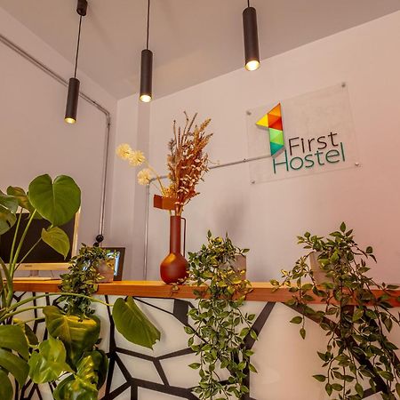 First Hostel Bucharest Exterior photo