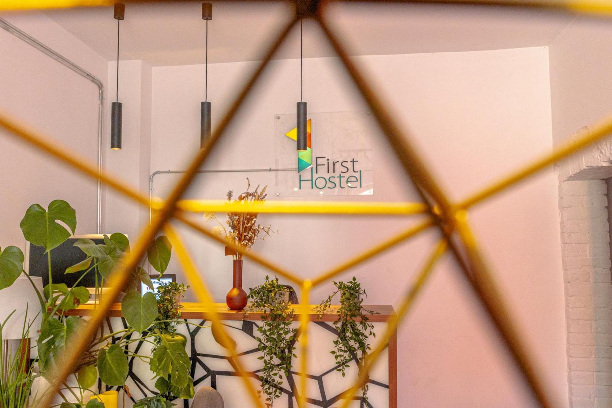 First Hostel Bucharest Exterior photo