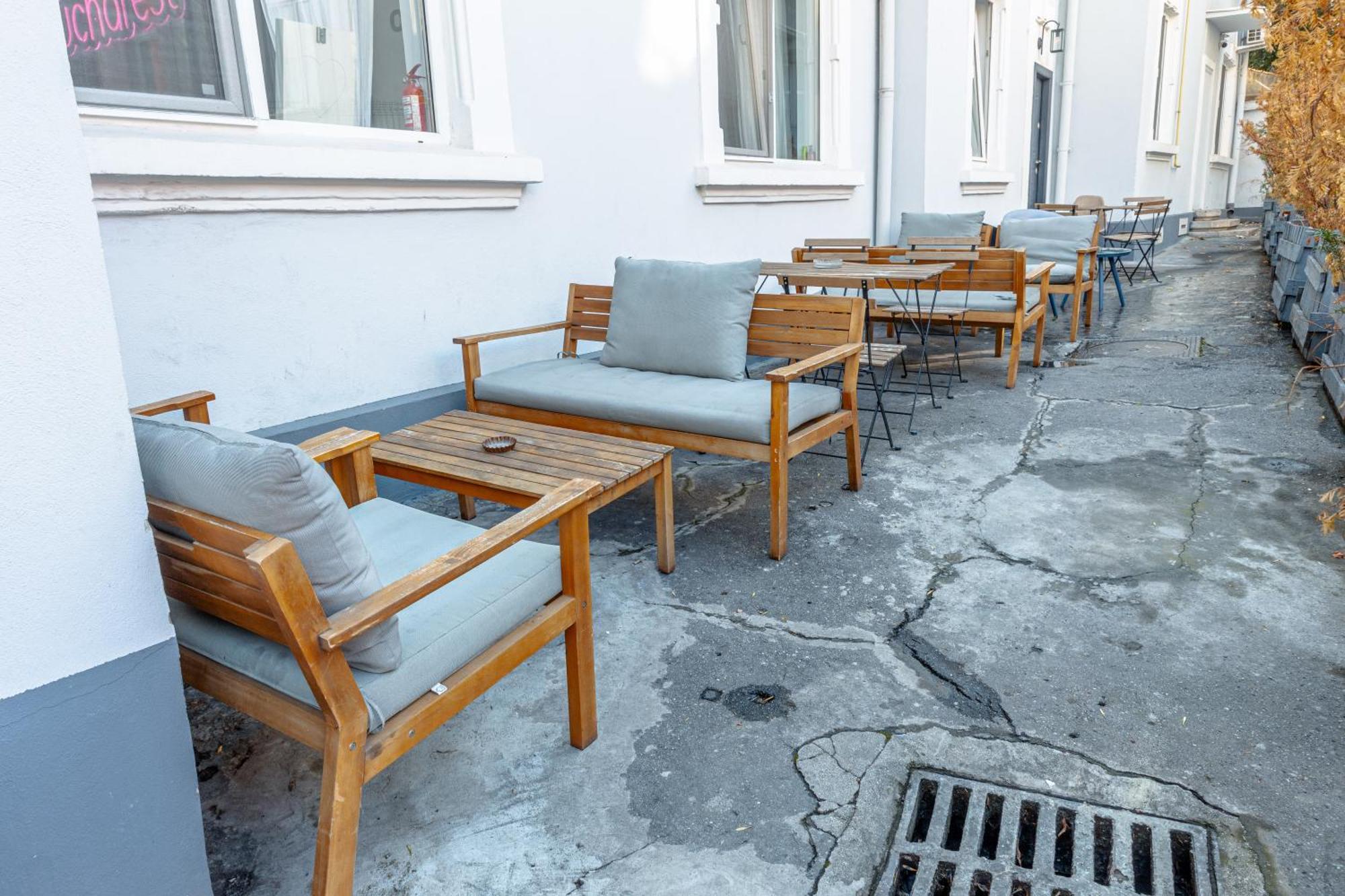 First Hostel Bucharest Exterior photo