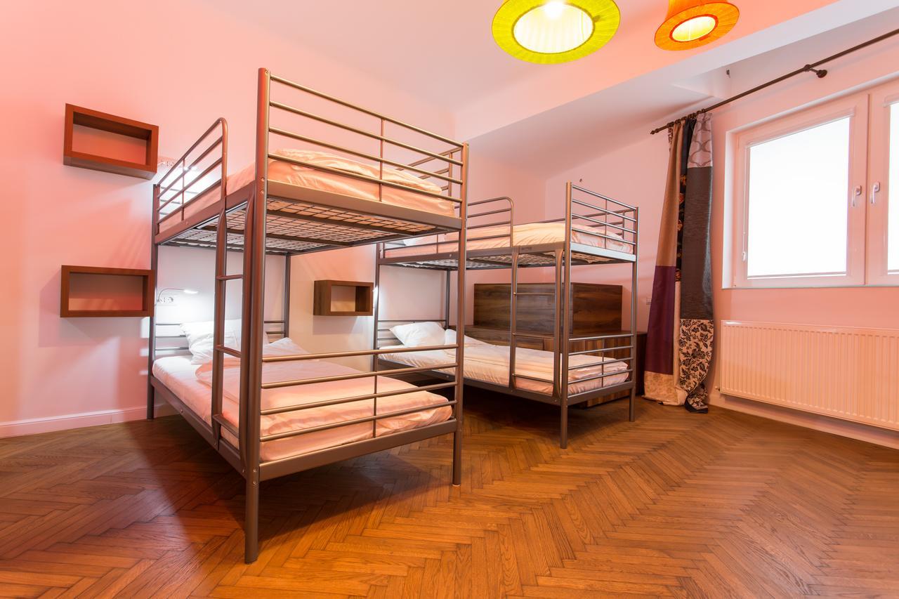 First Hostel Bucharest Exterior photo