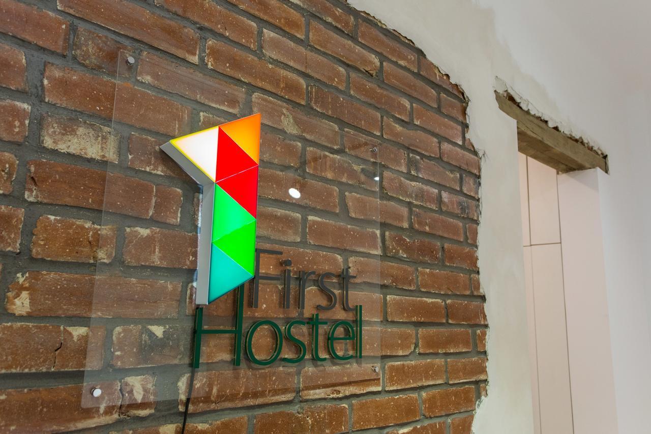 First Hostel Bucharest Exterior photo
