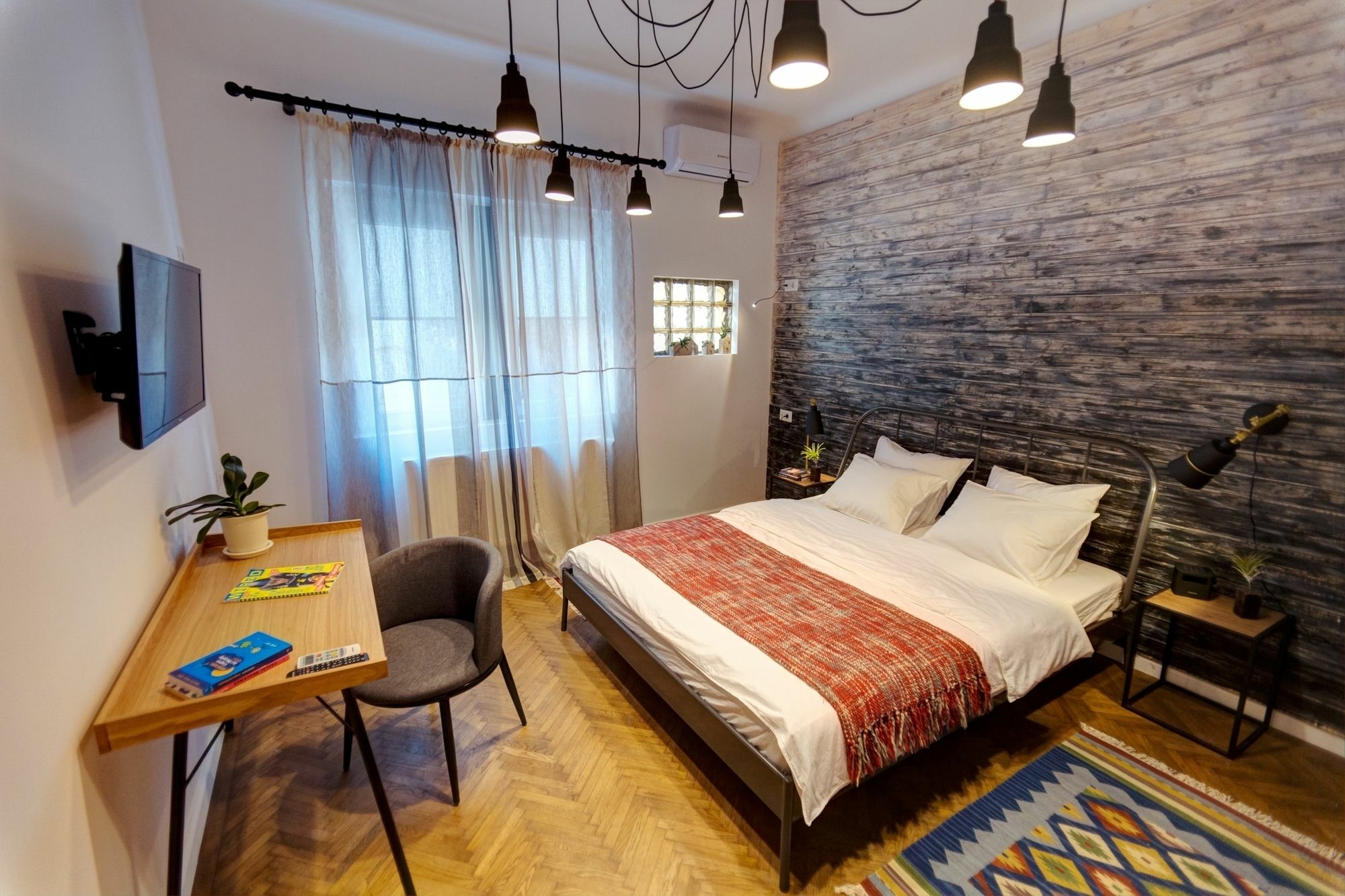 First Hostel Bucharest Exterior photo